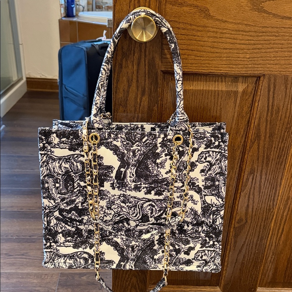 Lulus Black and White Printed Tote Bag with Gold Chain Detail